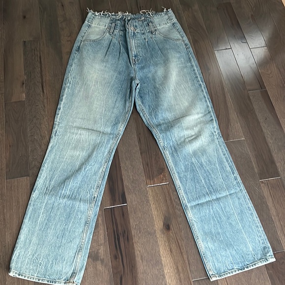 Hudson Jeans Straight Leg Pleated Jeans - Picture 4 of 9